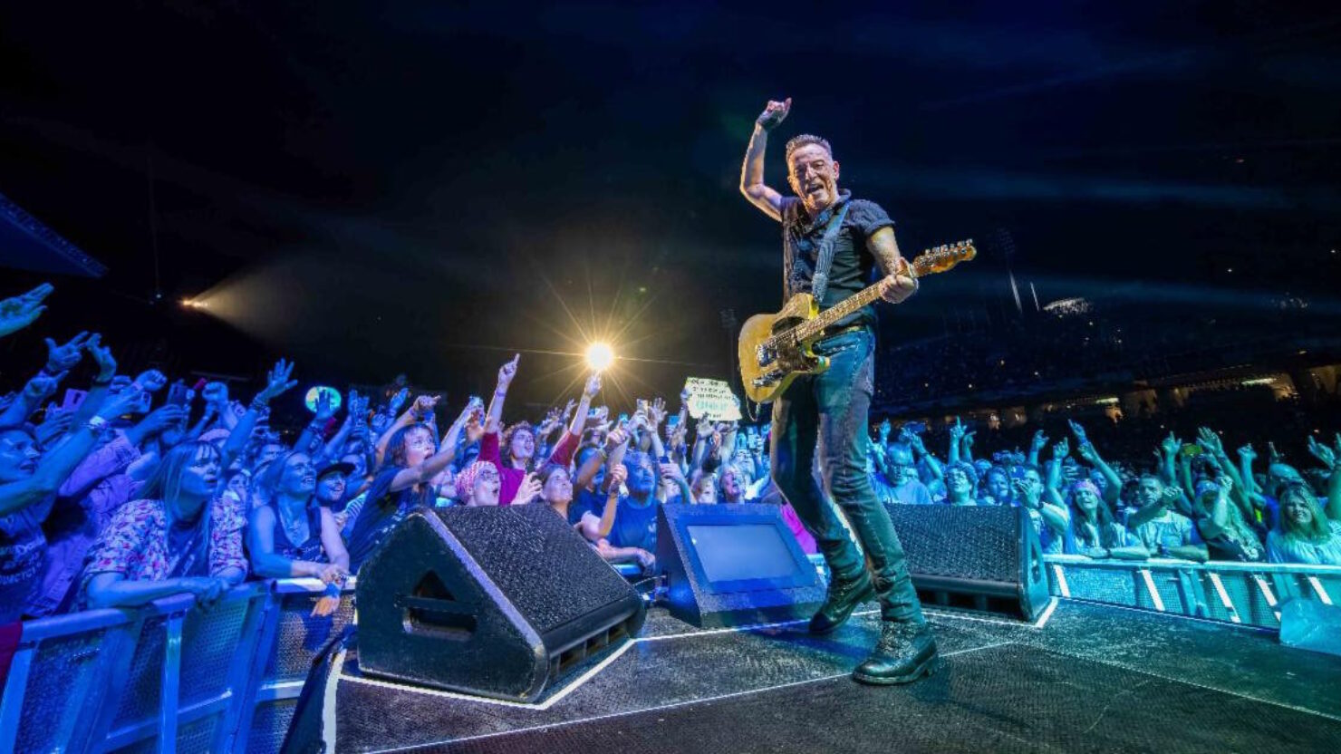 Bruce Springsteen Dedicates ‘I'll See You In My Dreams’ Performance To