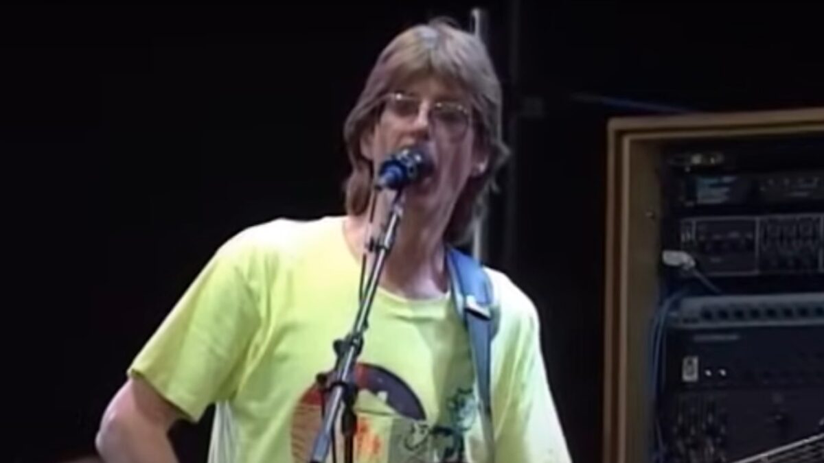 Watch Phil Lesh Bring A ‘Broken Arrow’ To 1993 Grateful Dead Concert