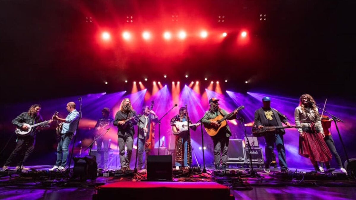 Watch Greensky Bluegrass & Molly Tuttle Cover The Band In Honor Of Robbie Robertson