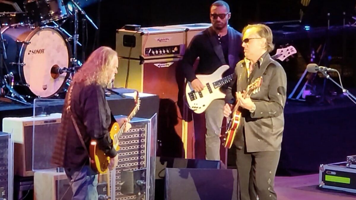 Watch Warren Haynes Go Toe To Toe With Joe Bonamassa At Red Rocks