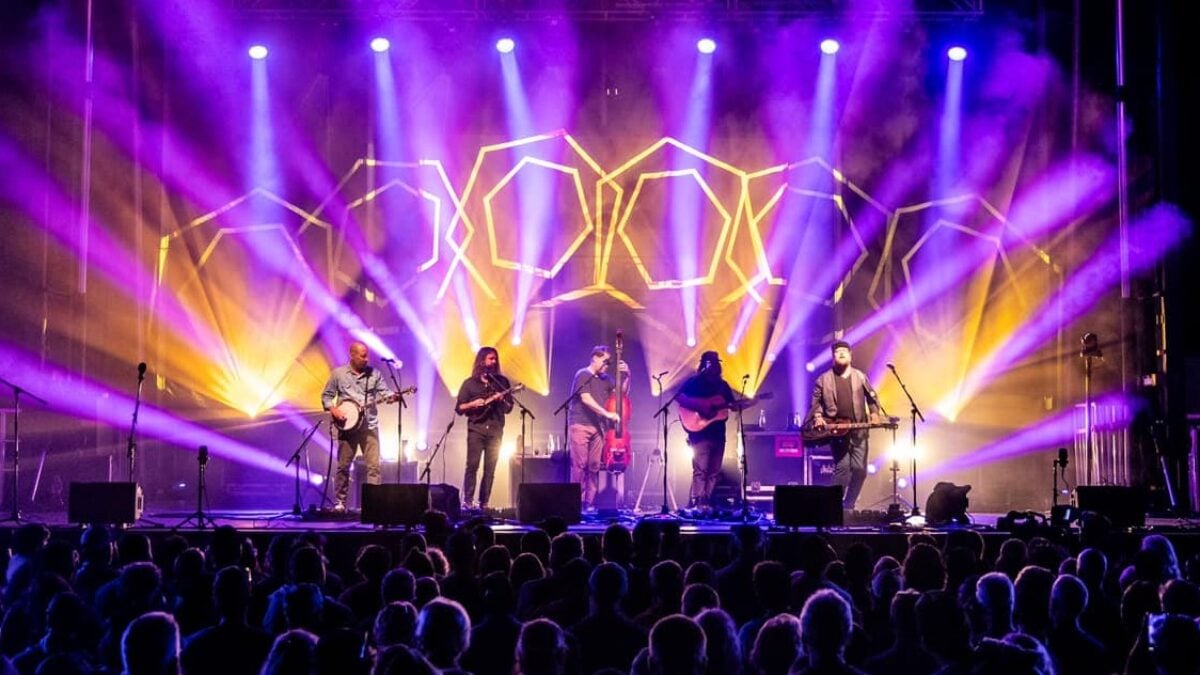 'Labor Day Weekend Show': Watch Greensky Bluegrass Honor Jimmy Buffett