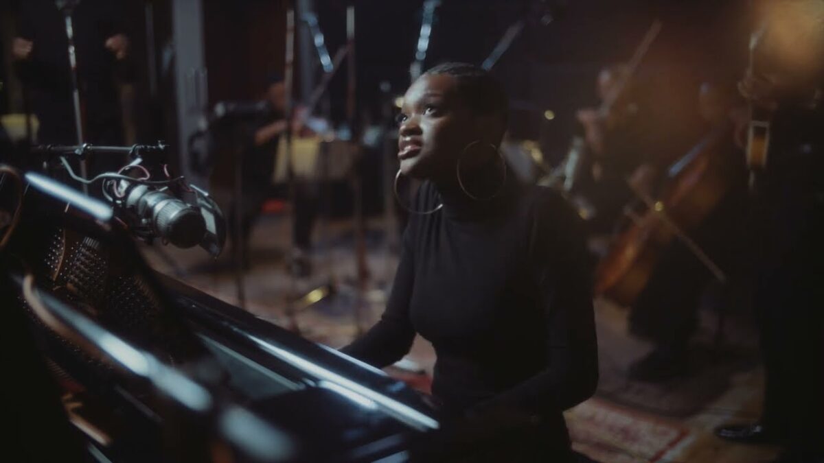 Naomi Kimpenu - Yellow Bridge (Live at Abbey Road Studios)