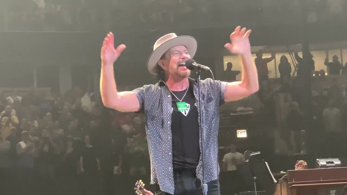 Pearl Jam Live - Surrender Cheap Trick Cover 4K 60FPS