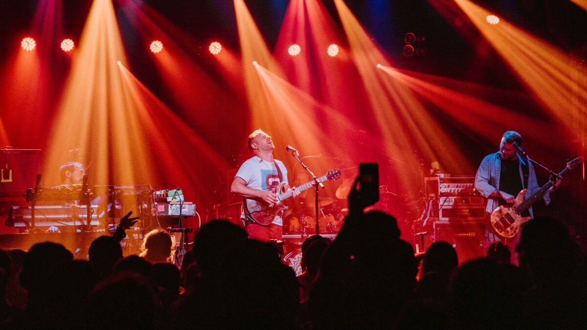 Watch Spafford Give Tears For Fears Cover A ‘Dirtbath’ In San Diego