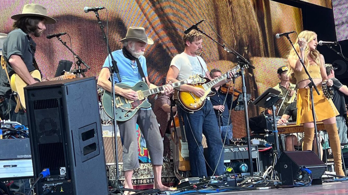 Sturgill Simpson Makes Surprise Farm Aid Appearance & Sits In With