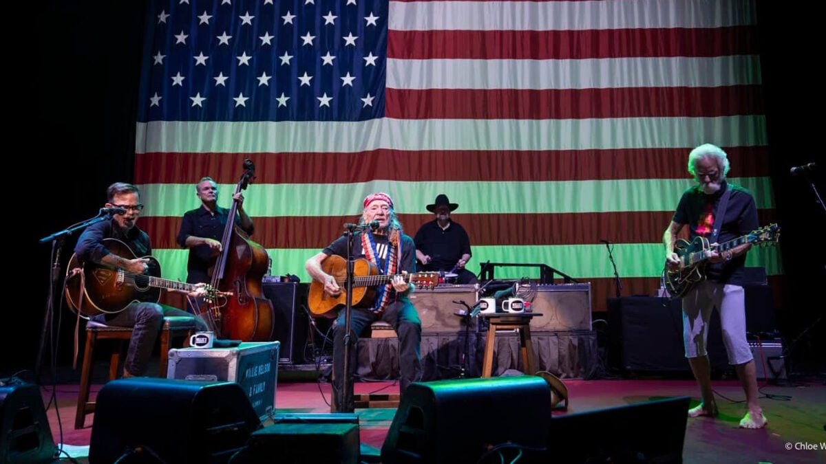 Bobby Weir Joins Willie Nelson For Entire Set At Outlaw Fest Stop