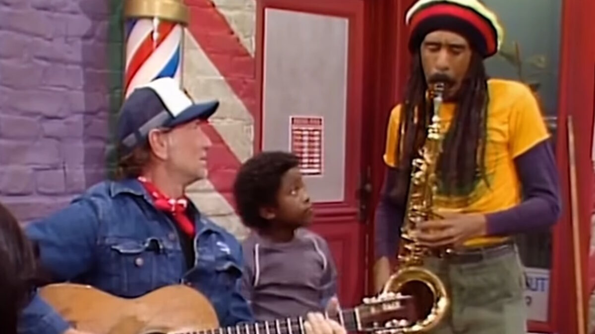 Watch Willie Nelson Perform ‘Blue Eyes Crying In The Rain’ With Richard Pryor ‘Playing’ Saxophone