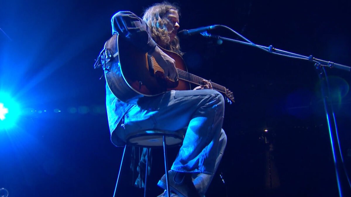 Watch Billy Strings Play ‘Sleep, Baby, Sleep’ For The 1st Time At Sacramento Show