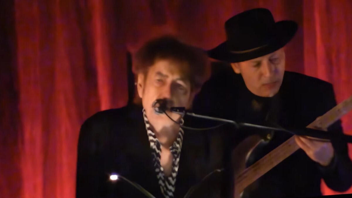 Listen To Bob Dylan Debut Rollicking ‘Roll Over Beethoven’ Cover In Fort Myers