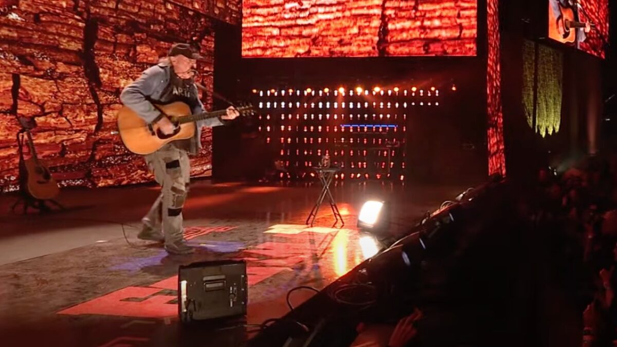 Neil Young Planning Love Earth Tour For Summer 2024