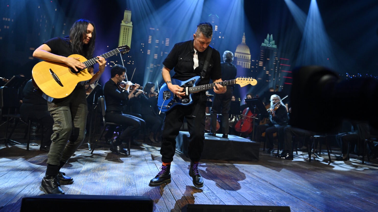 watch-rodrigo-y-gabriela-austin-symphony-orchestra-perform-anthemic