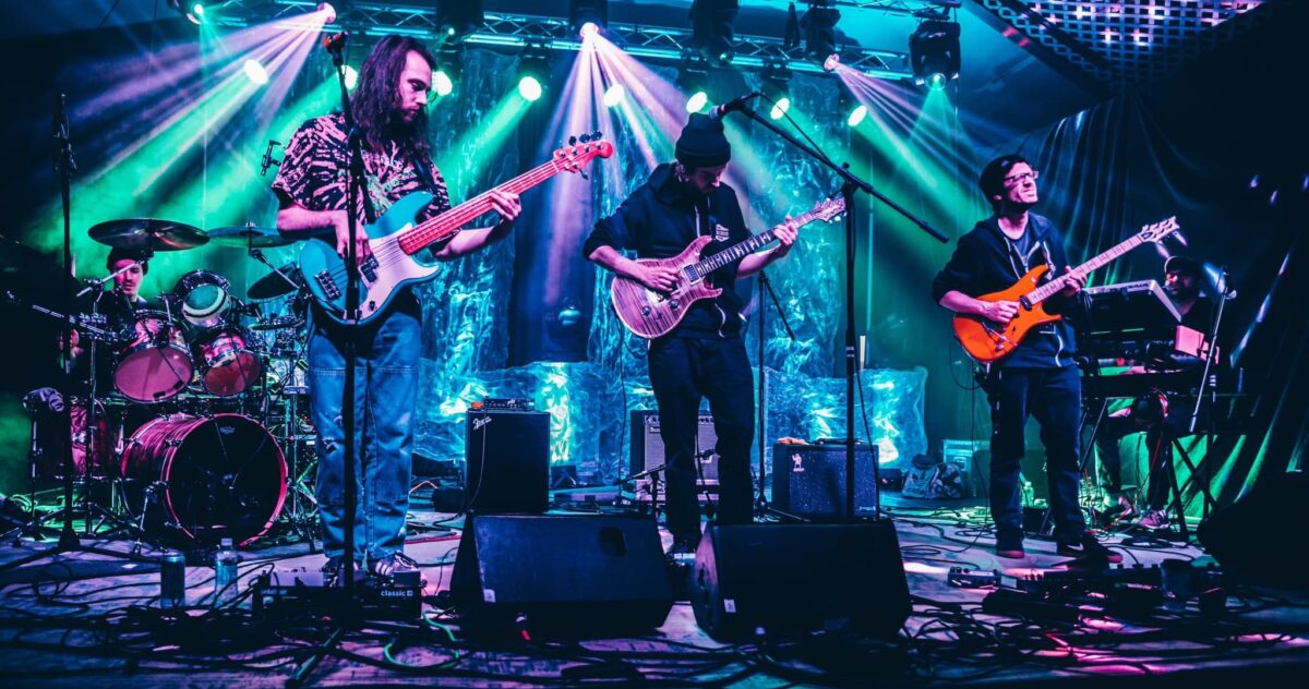 Squeaky Feet live spring 2023