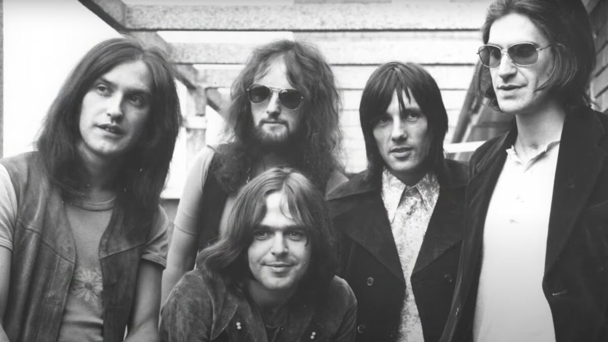 Listen To The Kinks’ Remixed Rocker ‘Money Talks’