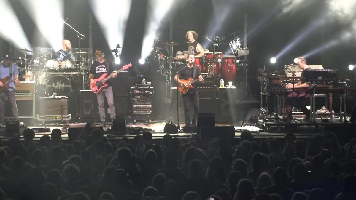 Watch Umphrey’s McGee Pair Improv-Laced ‘Plunger’ & ’In The Kitchen’ With Goose’s Ben Atkind