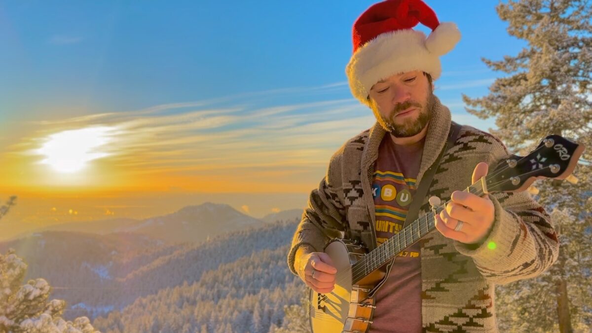 Stream Leftover Salmon Banjo Player Andy Thorn's 'High Country Holiday' Album