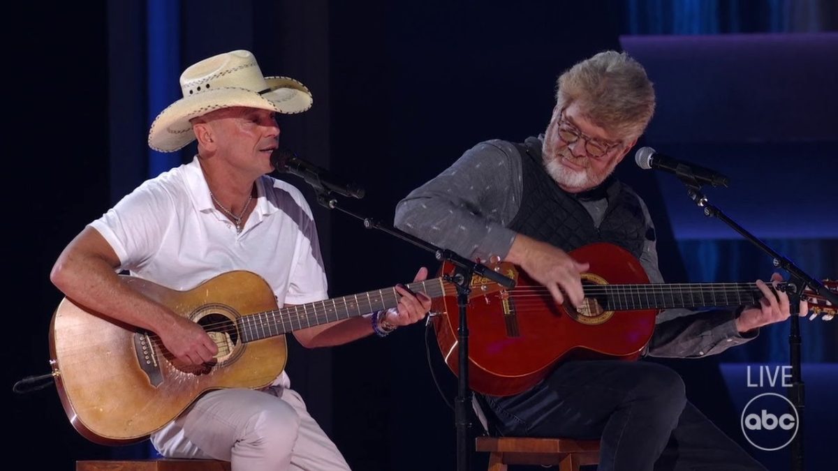 Kenny Chesney and Mac McAnally Perform 'A Pirate Looks At Forty' - The CMA Awards
