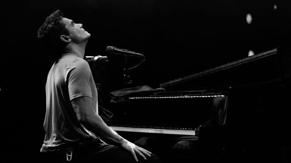 John Mayer Plays Guns N’ Roses’ ‘Patience’ On Piano In San Francisco