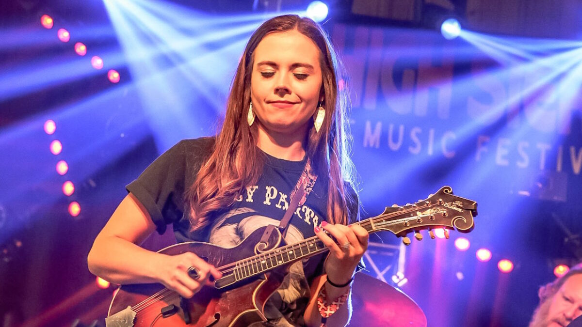 Sierra Hull Announces 2024 Tip Toe High Wire Tour Dates