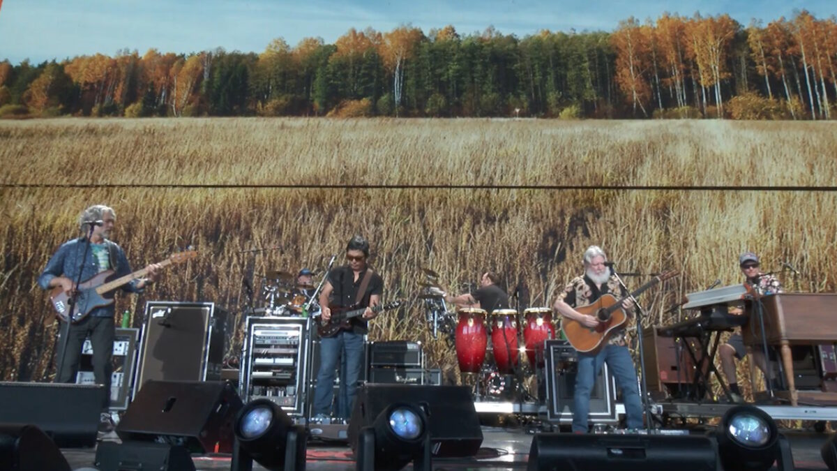 Watch The String Cheese Incident’s Debut Farm Aid Set