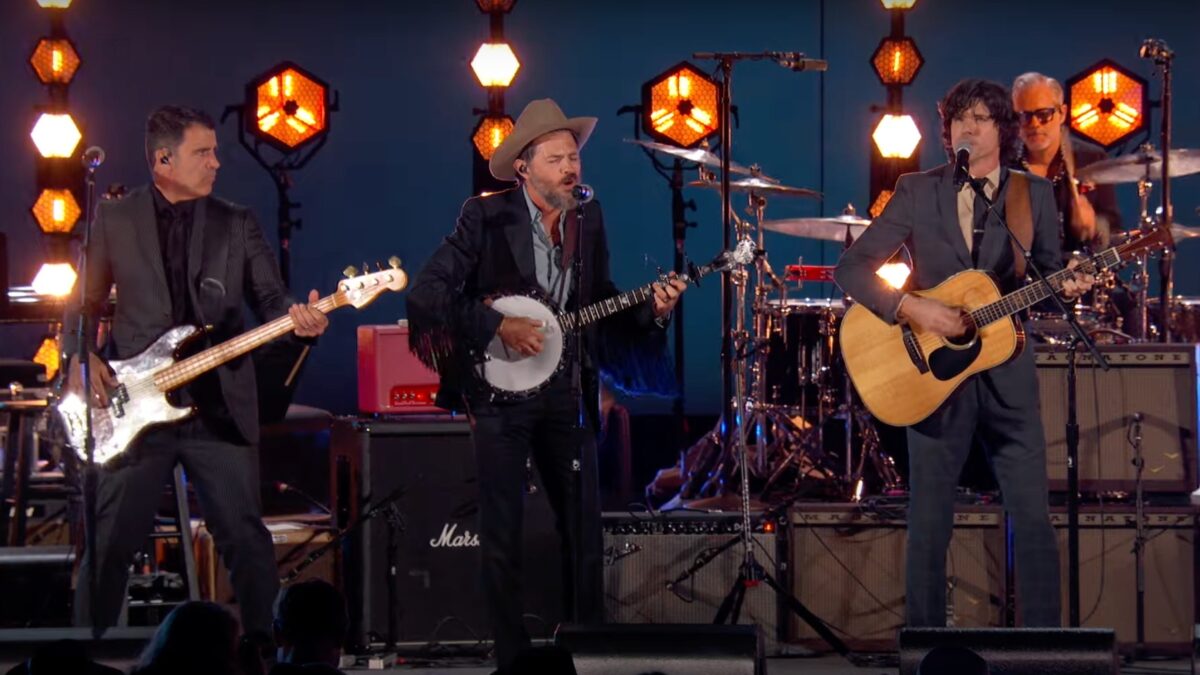 Watch The Avett Brothers ‘Pick Up The Tempo’ At Willie Nelson 90th Birthday Celebration