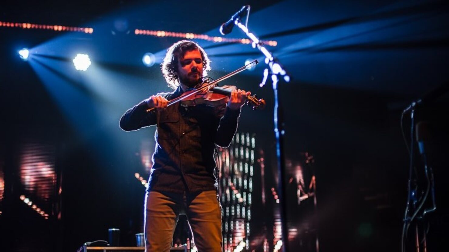 Billy Strings Dusts Off Traditional Fiddle Instrumental In Pittsburgh
