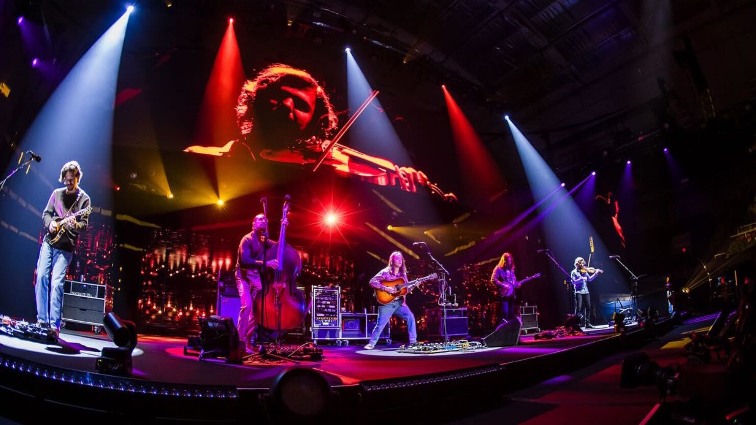 Watch Billy Strings Dust Off Holiday Songs At Fall Tour Finale In Syracuse