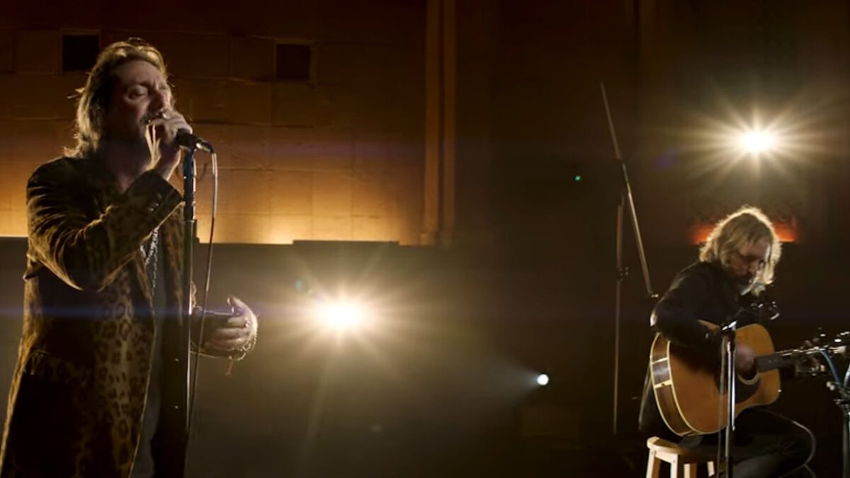 Watch The Black Crowes’ Chris & Rich Robinson Go Acoustic For ‘Southern Harmony’ Classics