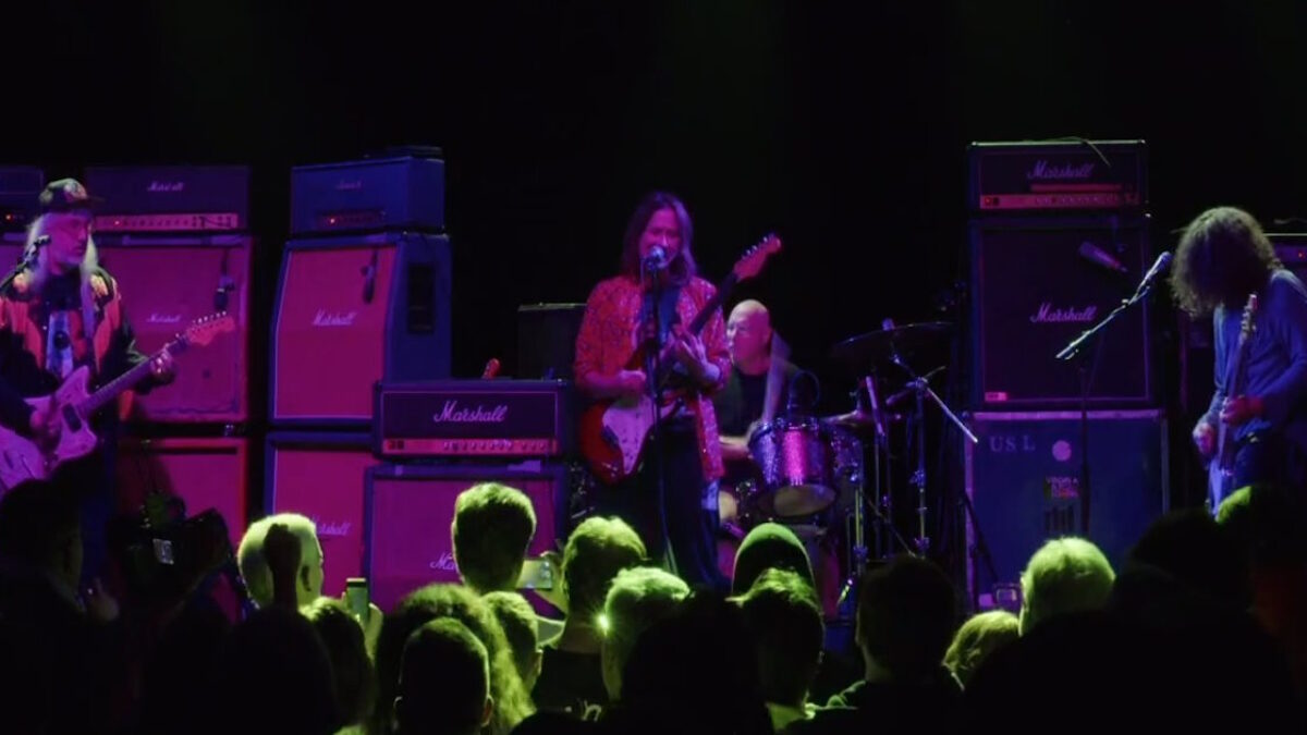 Kim Deal Plays The Breeders & Pixies Songs With Dinosaur Jr. In Brooklyn