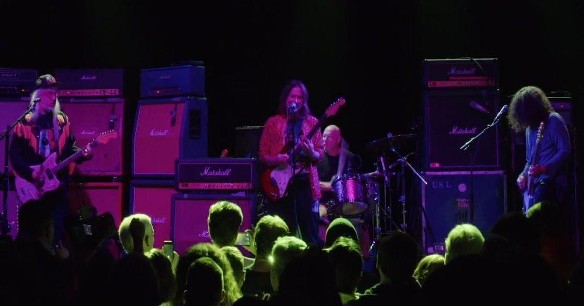 Dinosaur Jr Kim Deal Screen