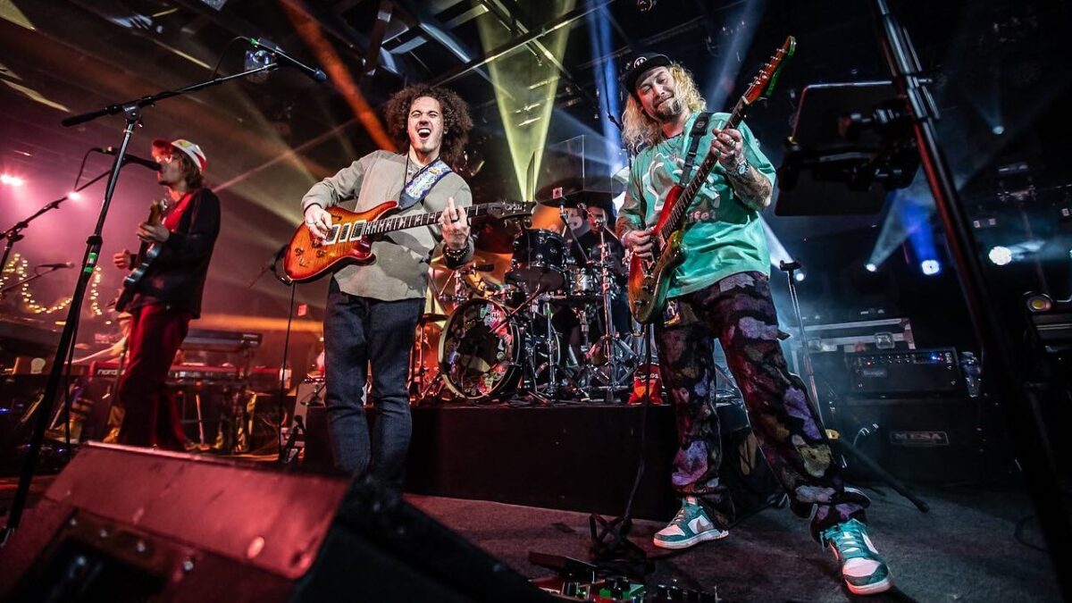 Watch Dogs In A Pile & Mihali Rip Through Stone Temple Pilots Cover At The Stone Pony
