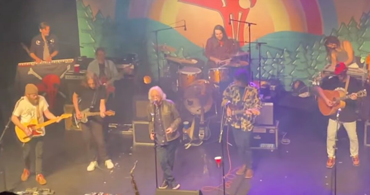 Futurebirds Carl Broemel Mike Mills