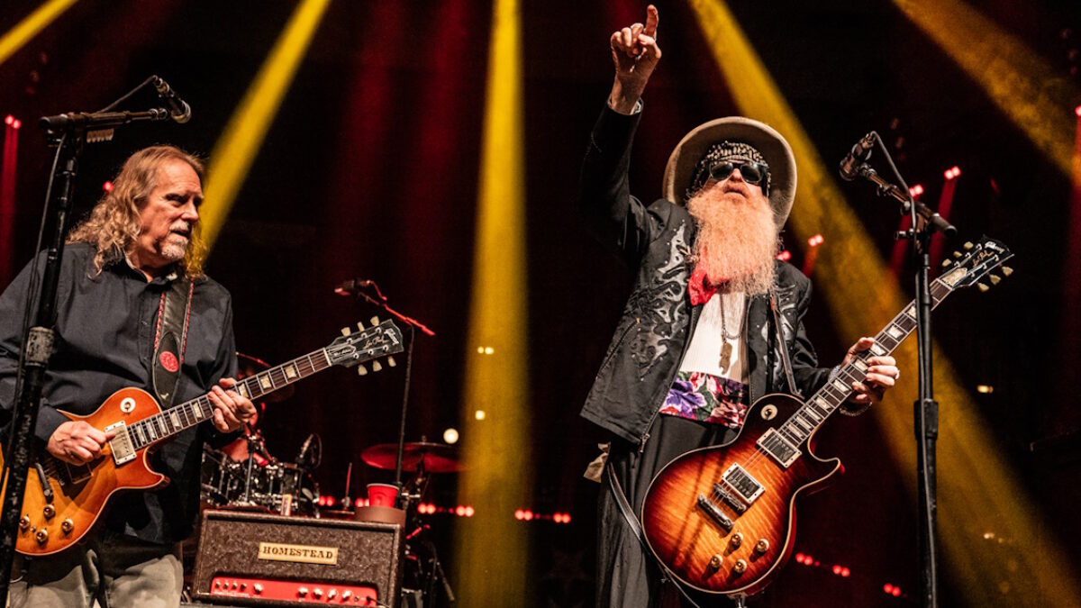 Watch Gov’t Mule, Billy Gibbons, Slash & Myles Kennedy Cover Lynyrd Skynyrd At Xmas Jam