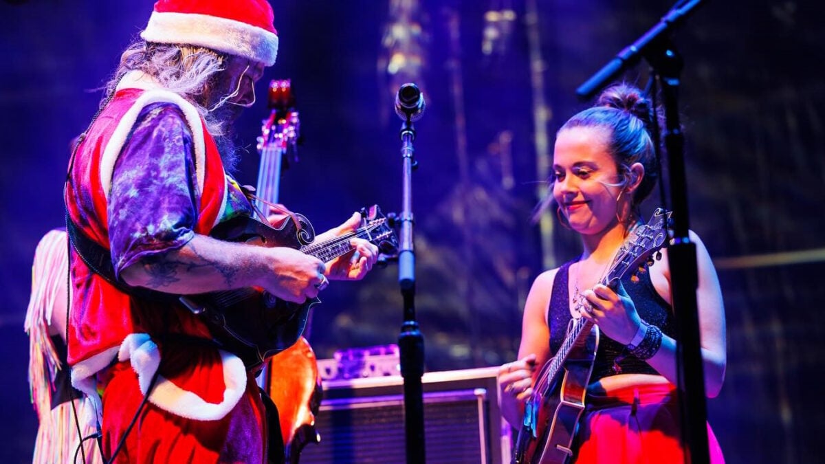 Watch Greensky Bluegrass & Sierra Hull Unite For Gorgeous Phish Cover In Mexico