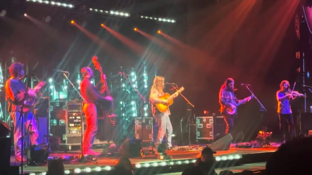 Billy Strings- Christmas Times A-Coming (Bill Monroe) 12/16/23 War Memorial Arena; Syracuse, NY
