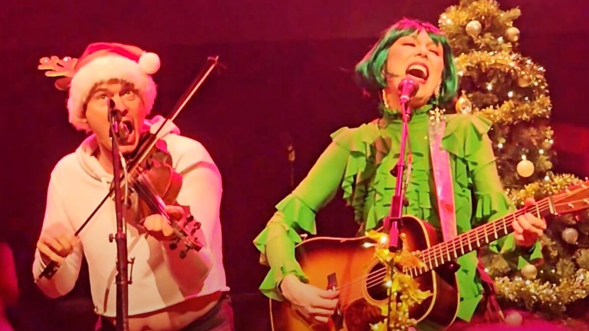 Watch Molly Tuttle & Ketch Secor's Festive ‘Stop Draggin’ My Heart Around’ Duet At Guild Theatre Finale