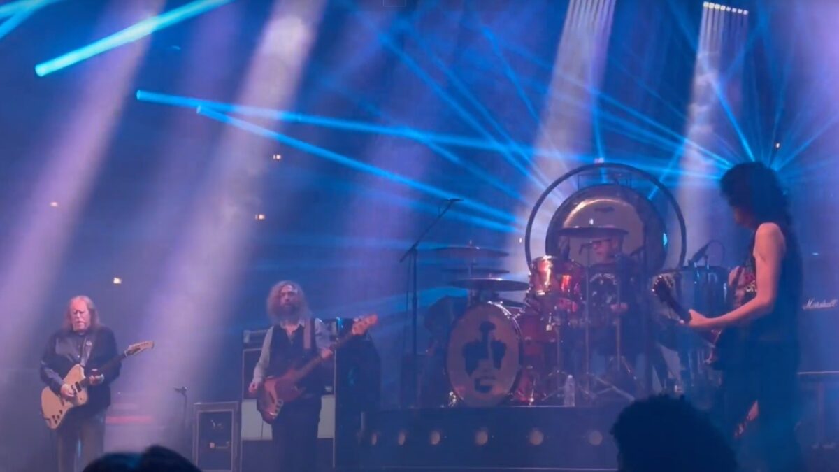 Watch Warren Haynes & Jason Bonham’s Led Zeppelin Evening Perform Zep Classic At Xmas Jam