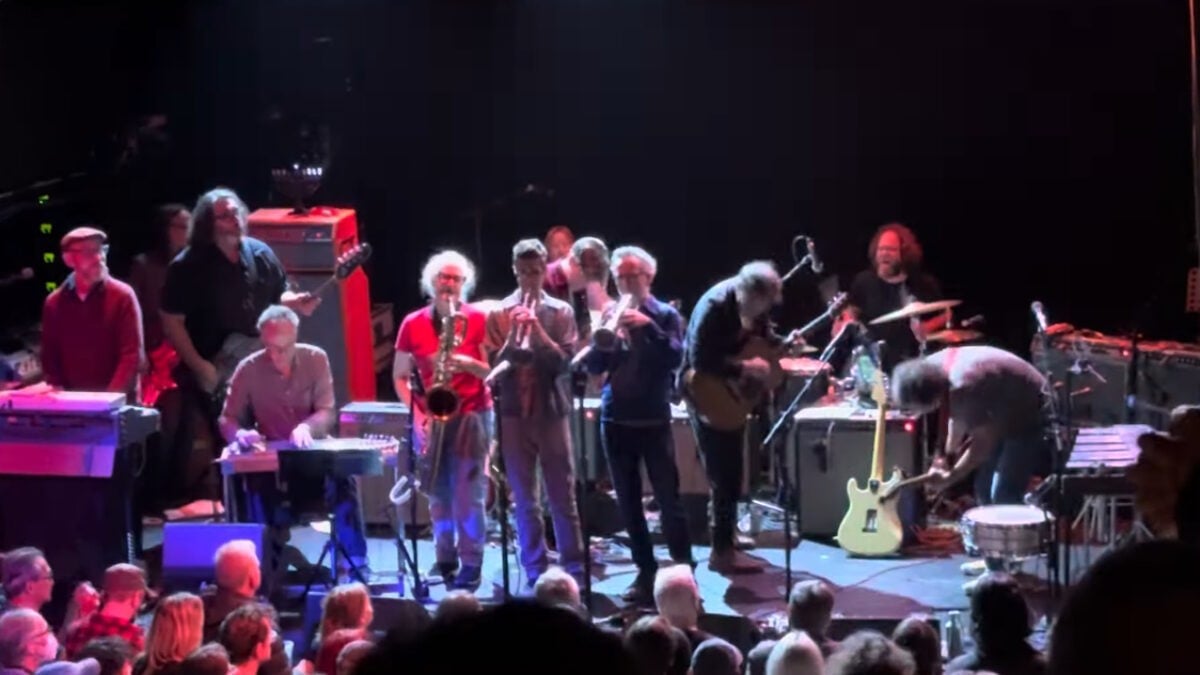 Watch Lambchop & Yo La Tengo Fill The Bowery's Stage At Hanukkah Show