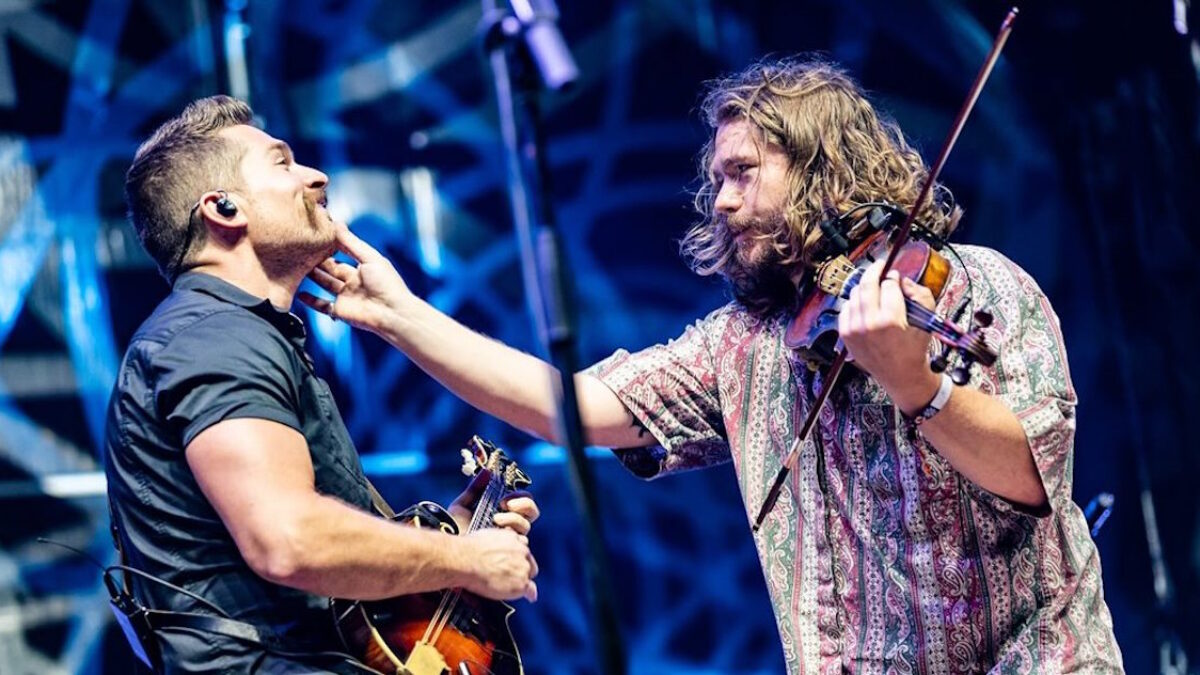 Watch Yonder Mountain String Band & Friends Tie ‘Traffic Jam’ With ‘Whipping Post’ At Strings & Sol