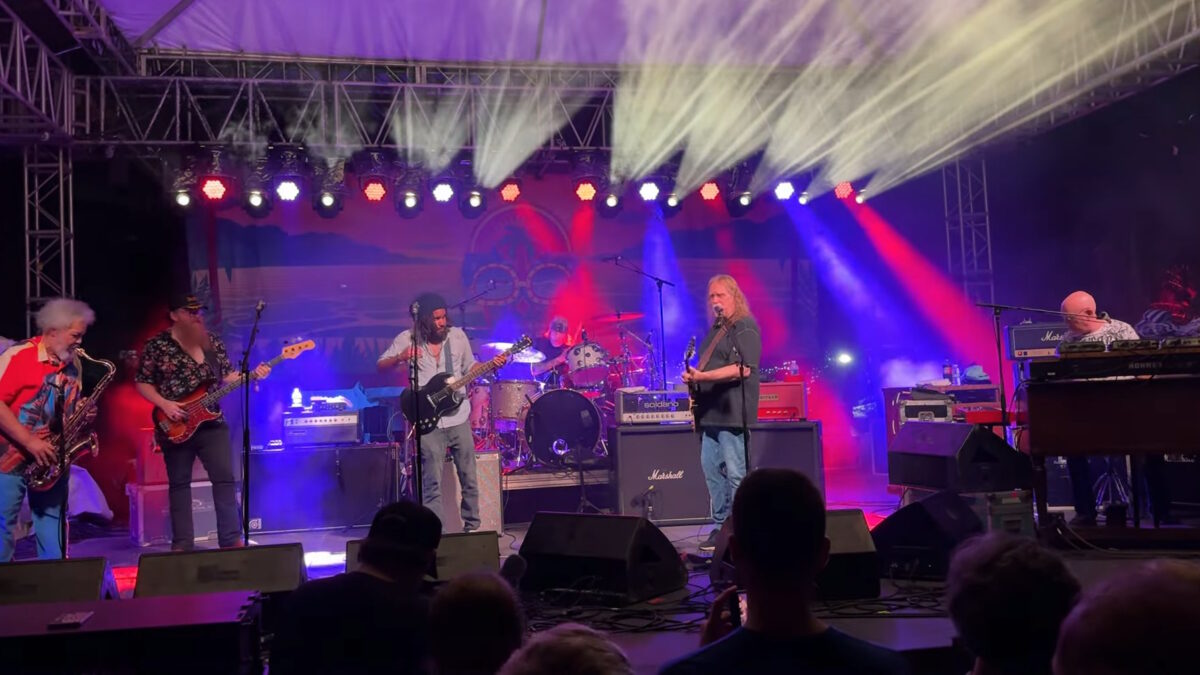 Watch Gov’t Mule Cover Jerry Garcia Live Repertoire Staple With Tash Neal & Ron Holloway At Island Exodus 14 Finale