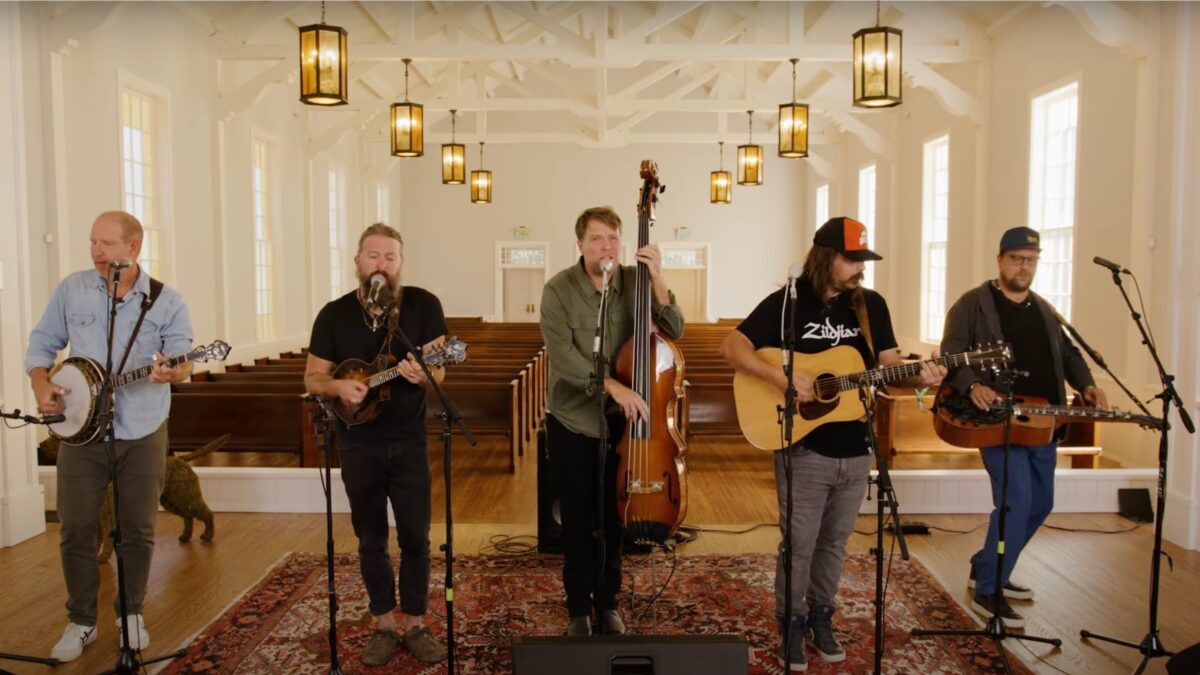 Watch Greensky Bluegrass' Crisp ‘Back Porch Sessions’ Performance For Garden & Gun