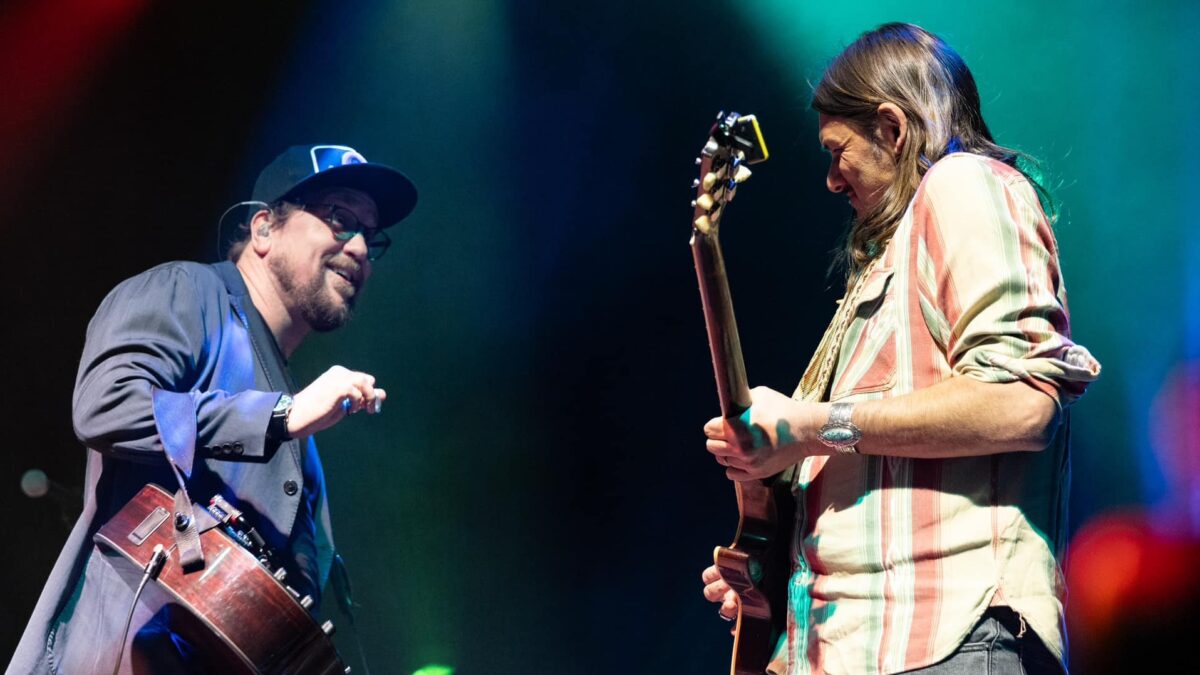 Watch Greensky Bluegrass & Duane Betts Set Up ‘Monument’ For Allman Brothers Classic In Atlanta