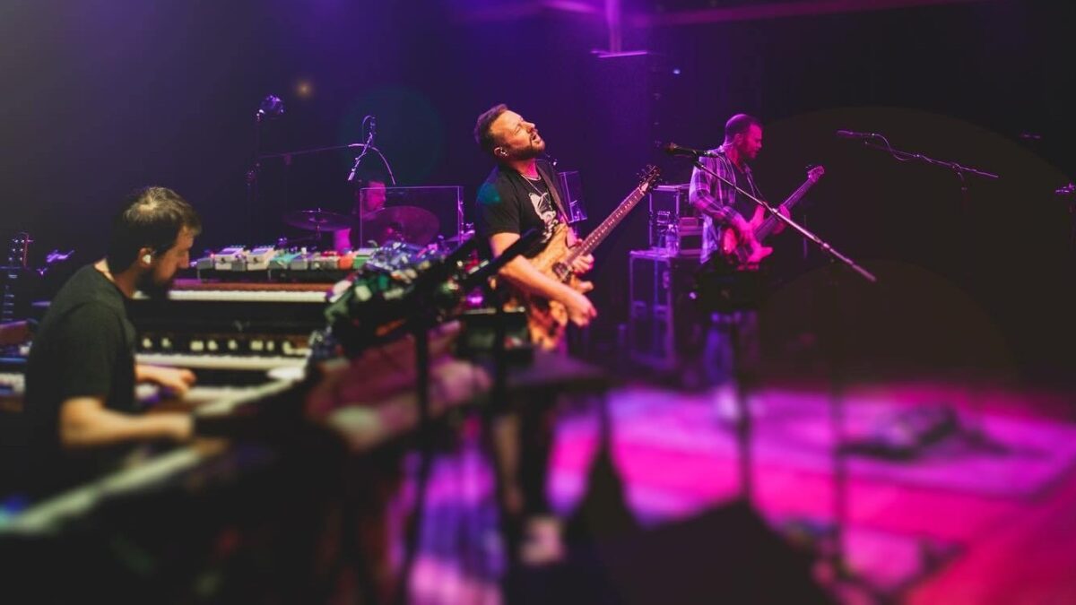 Watch Spafford's Monstrous 28-Minute John Hiatt Cover In Kalamazoo