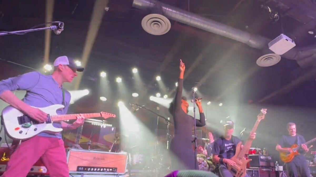 Simply 'The Best': Watch Umphrey’s McGee & Kanika Moore Honor Tina Turner At Brooklyn Bowl