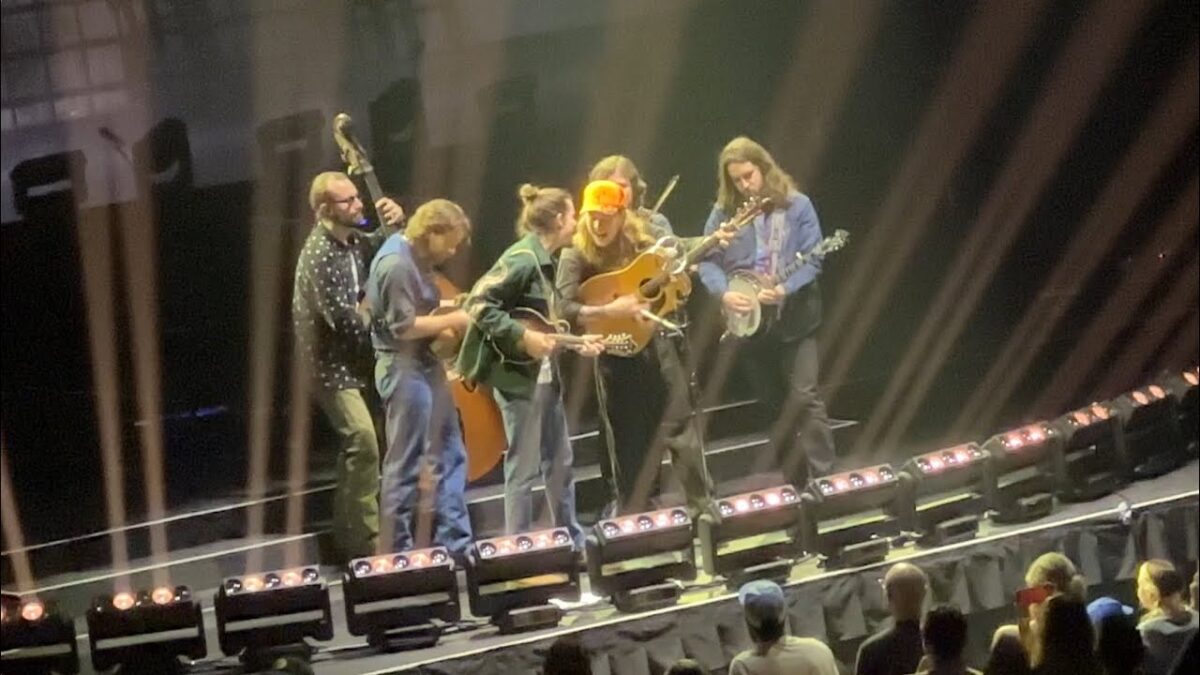 Billy Strings - Can’t You Hear Me Callin’ (Bill Monroe) - Asheville, NC 2/16/24