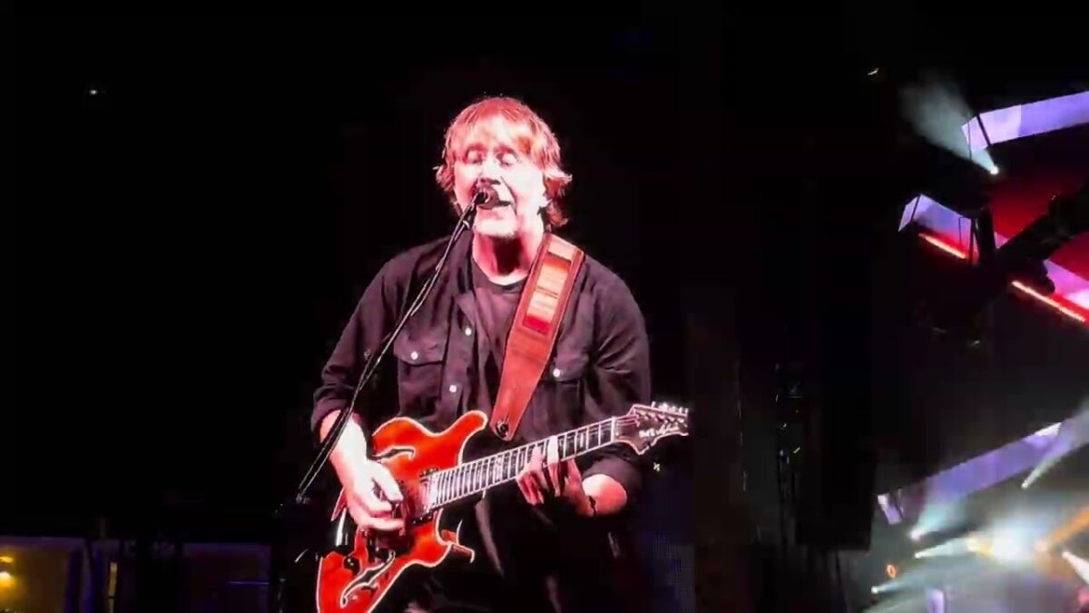 Dave Matthews & Tim Reynolds with Trey Anastasio Up on Cripple Creek