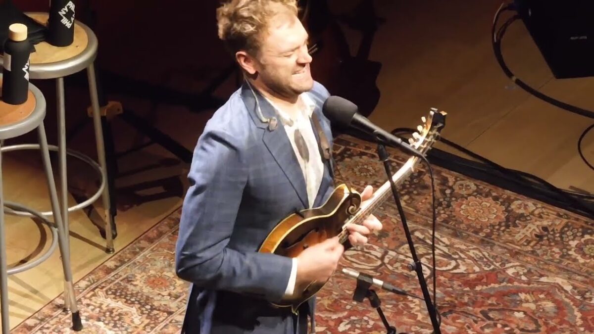 Chris Thile- God Is Alive, Magic Is Afoot (Buffy Sainte-Marie/ Leonard Cohen) 2/1/2024 New York, NY