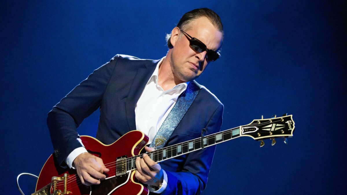 Blues Deluxe: Joe Bonamassa Plots 2024 US Summer Tour