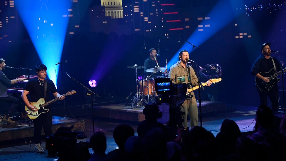 Watch Noah Kahan 'Dial Drunk' On 'Austin City Limits'