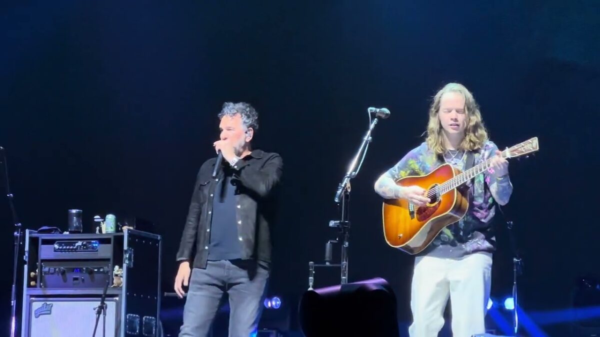 Billy Strings - Blue Skys (Royal Masat singing) with Mickey Raphael, Bridgestone Arena, 2-23-24