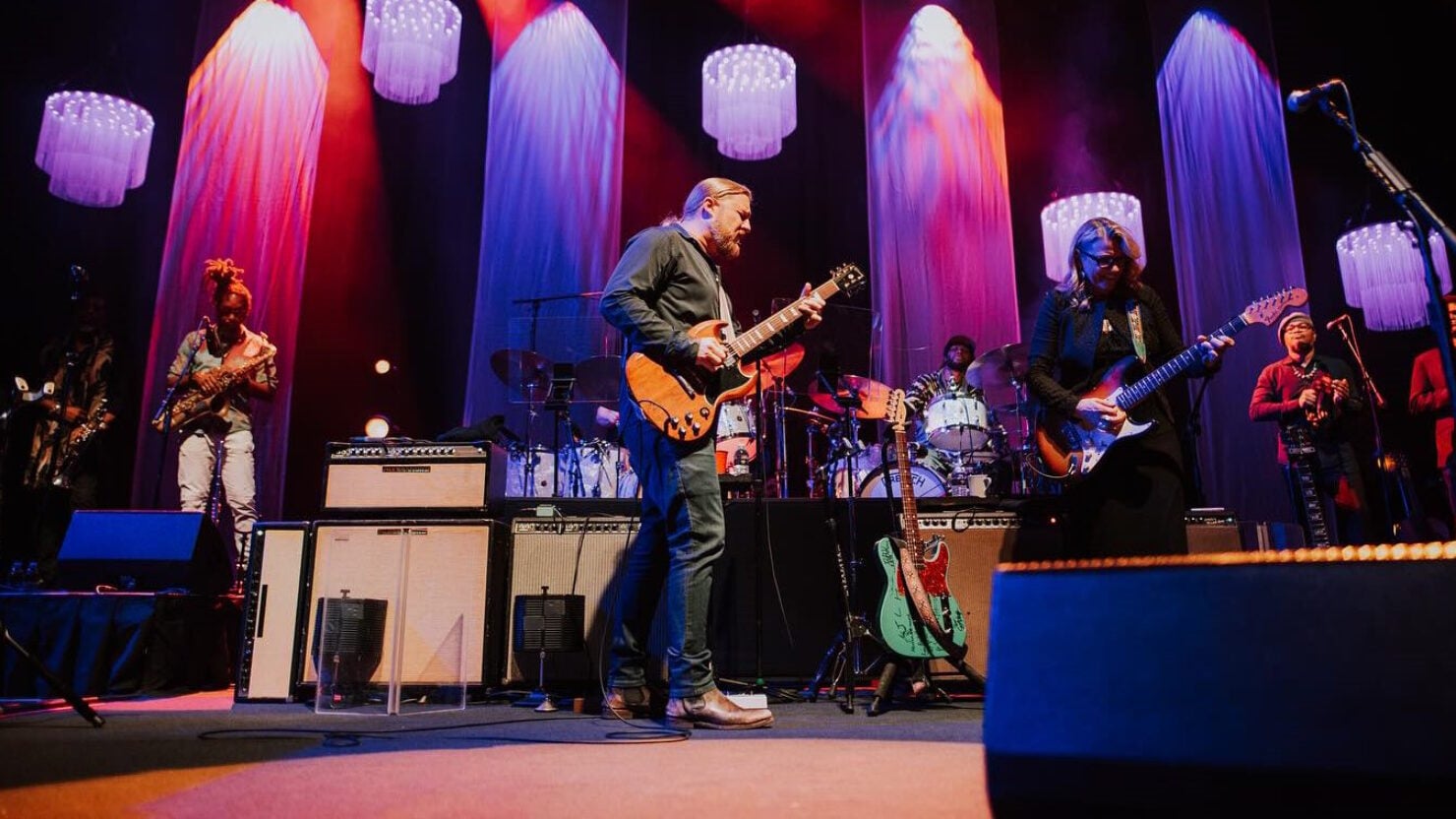 Watch Tedeschi Trucks Band Debut Bruce Springsteen Covers In Atlantic City - Vimarsana News